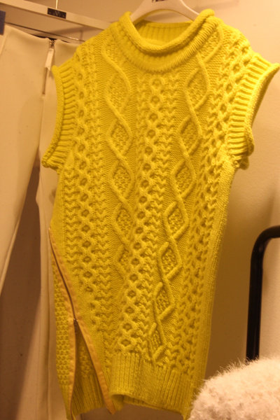 <em>Amii</em>荷叶领驼色格子拉链<em>马夹</em>2014新款_<em>Amii</em>荷