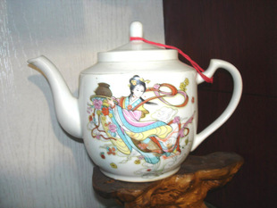 几十年的老<em>茶壶</em>,70年代<em>天女散花</em>瓷<em>茶壶</em>,全品瓷
