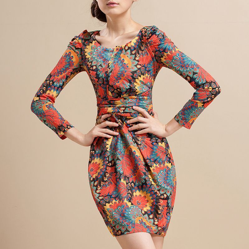 修身气质剪裁凤尾印花收腰连衣裙...