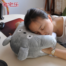 可爱龙猫暖手枕 卡通午休枕 毛绒玩具午睡暖手捂靠垫抱枕