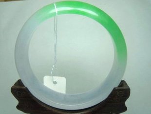  靓丽缅甸翡翠手镯 冰透翡翠 冰种飘阳绿玉镯玉手镯H8641