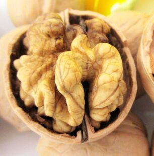  坚果新疆薄皮核桃500g生核桃仁饱满大核桃非纸皮2斤包邮新货特价