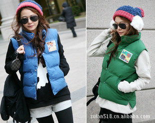 求:橘红色的卫衣,外面配<em>什么</em>色的<em>马甲</em>好看啊?