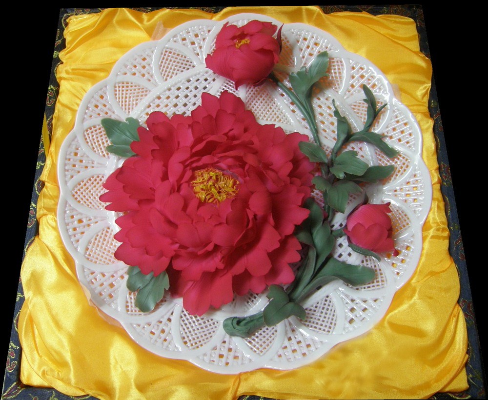工艺礼品,富贵红牡丹陶瓷手工花16寸镂空挂盘