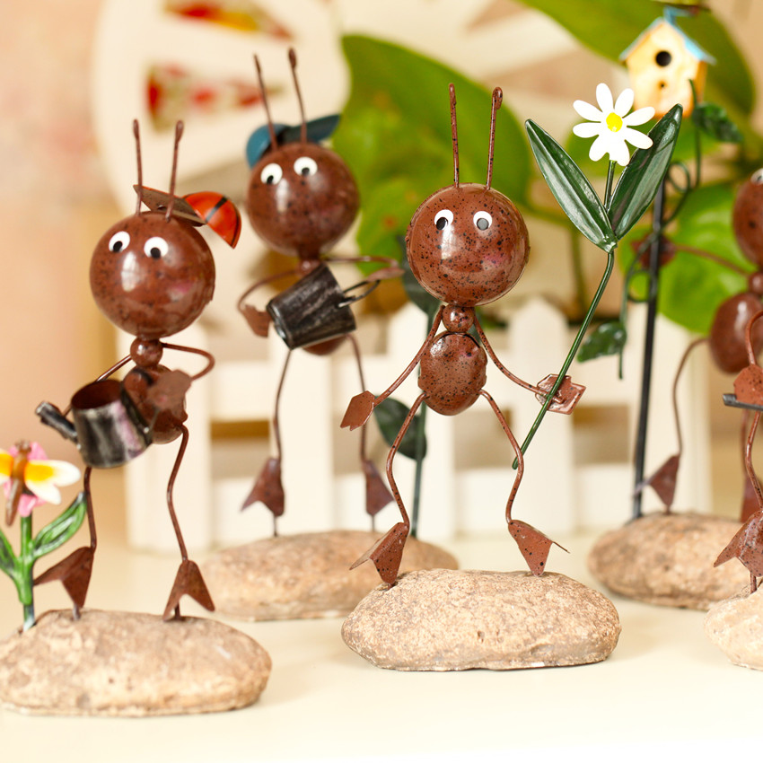 彩绘铁皮小蚂蚁摆件...
