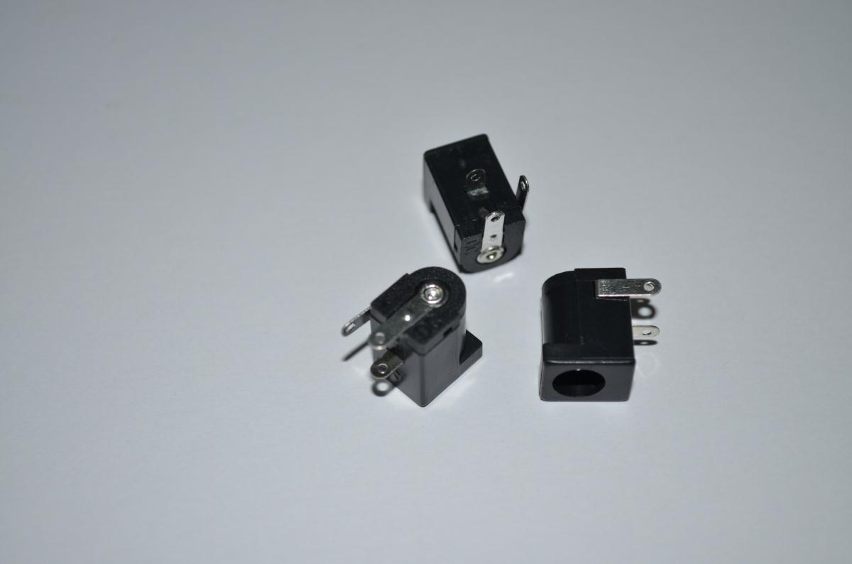 厂家直销 音频插座 内径2.1 2.5等 各系列 全新原装环保在类目 3C数码配件, 电子元器件市场, 电子元件, 电声器件/扬声器中 - 来自Buy2taobao.com提供专业的淘宝代购服务