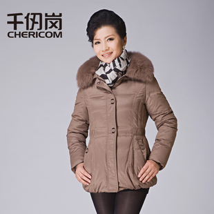  千仞岗正品新款女士狐狸毛领修身中老年中长款羽绒服C-841