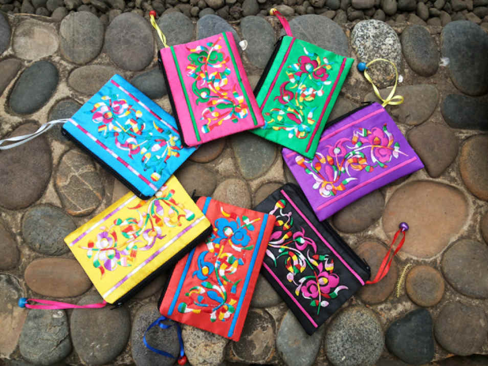 Satin Two-sided Embroidered purse lady Hand Small bag Embroidery National air bags Mobile phone bag Coin bagin the Toy/Childs/Puzzle/Building block/Model , Bags for children/Backpack/Bags , Purse category - from Buy2taobao.com to provide professional Taobao agent buy service