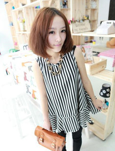 豆绿色<em>长款毛衣马甲</em>怎么<em>搭配</em>可爱?<em>搭配</em>什么色