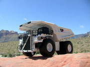 cat工程车150卡特797f矿山，卡车自卸运输车模型55243限量版白色