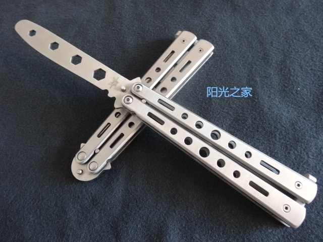 蝴蝶刀甩刀折叠刀练习工具C26户外多功能刀具不开刃玩耍表演包邮在类目 户外/登山/野营/旅行用品, 刀具/多用工具, 其他户外刀具中 - 来自Buy2taobao.com提供专业的淘宝代购服务