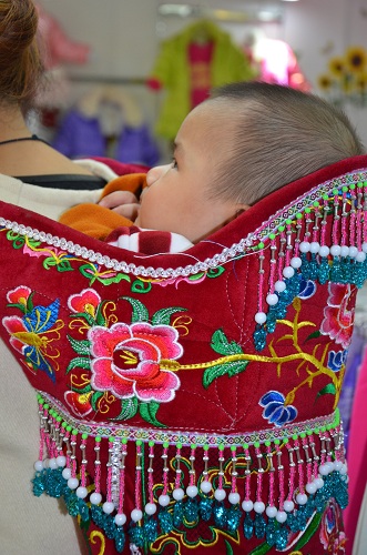 苗族背带云南民族婴幼儿手工宝宝背被四季薄款背扇抱袋预防O型腿在类目 尿片/洗护/喂哺/推车床, 背带/学步带/出行用品, 背带/背袋中 - 来自Buy2taobao.com提供专业的淘宝代购服务