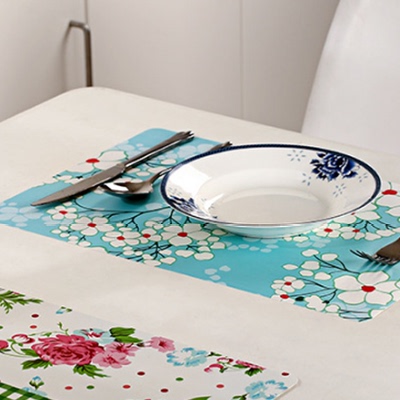 标题优化:日韩糖果色时尚印花塑料餐垫 隔热防水餐板 可水洗速干防滑餐桌垫