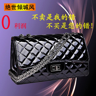 <em>达芙妮女包</em>新款真皮链条时尚小羊皮定型女包潮