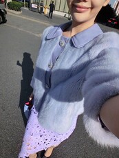 Одежда из меха милые продает норковую