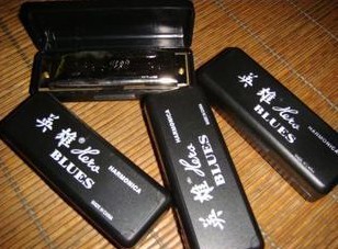 Harmonica 英雄牌布鲁斯10孔20音口琴,带塑料盒,携带方便,C调在类目 乐器/吉他/钢琴/配件, 西洋乐器, 西洋吹奏乐器, 口琴中 - 来自Buy2taobao.com提供专业的淘宝代购服务