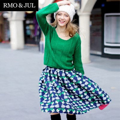 【罗家精品】2014秋冬女装新款 绿色套头毛衣+卡通提花半身裙套装