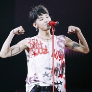 Bigbang权志龙GD澳门新加坡韩国演唱会INS同款涂鸦无袖背心T恤衣
