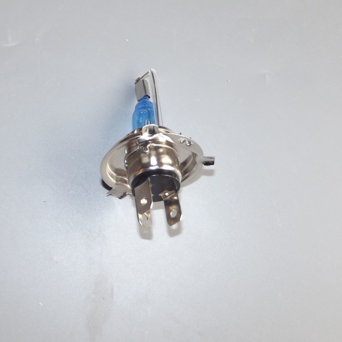 摩托车灯泡大灯车灯改装灯三爪灯泡高亮车灯12V3512v55灯泡荷兰盘在类目 摩托车/装备/配件, 摩托车配件, 摩托车车灯中 - 来自Buy2taobao.com提供专业的淘宝代购服务
