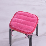 毛绒坐垫椅垫加厚柔软屁股垫学生教室幼儿园塑料小凳子坐垫冬简约