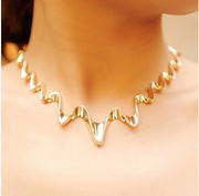 韩版明星款闪电金色水波短项链，金属假领子项链锁骨链