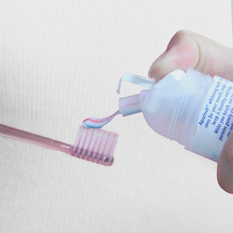 Italy Imported quality goods Tricolor toothpaste Upright Push Halitosis skin whitening Go smoke stains Moth proofing freshin the Care cleaners/Sanitary napkins/Paper/Aromatherapy , Shampoo bath/Personal cleanliness , Oral Care , Toothpaste category - from Buy2taobao.com to provide professional Taobao agent buy service