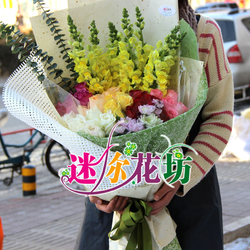 迷你花坊 北京鲜花速递多图实拍51混搭玫瑰 手心里的温柔