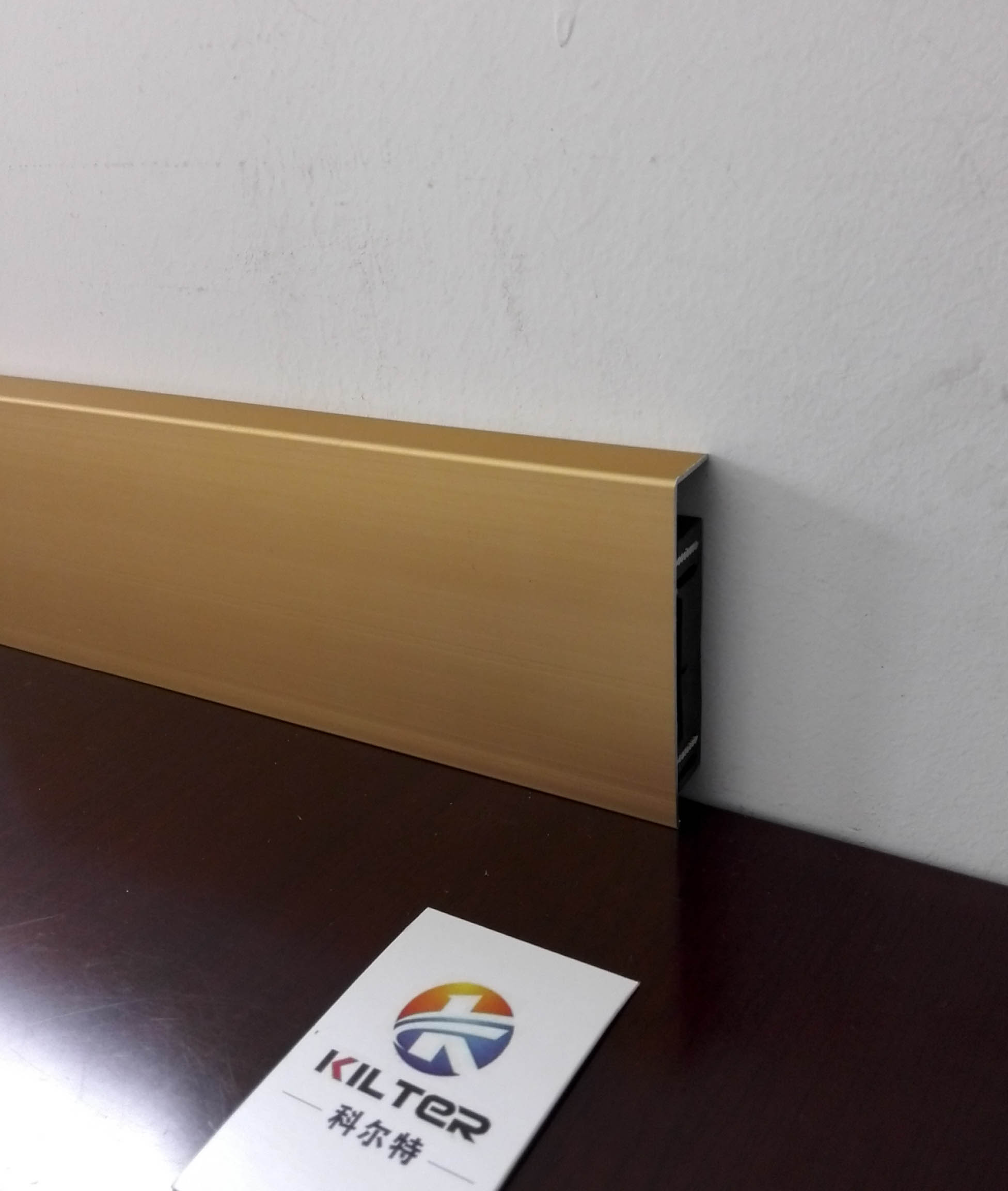 铝合金踢脚线 6公分地脚线 60mm踢脚板 6cm贴角线 拉丝氧化木纹在类目 家装主材, 地板, 地板附件, 踢脚线中 - 来自Buy2taobao.com提供专业的淘宝代购服务