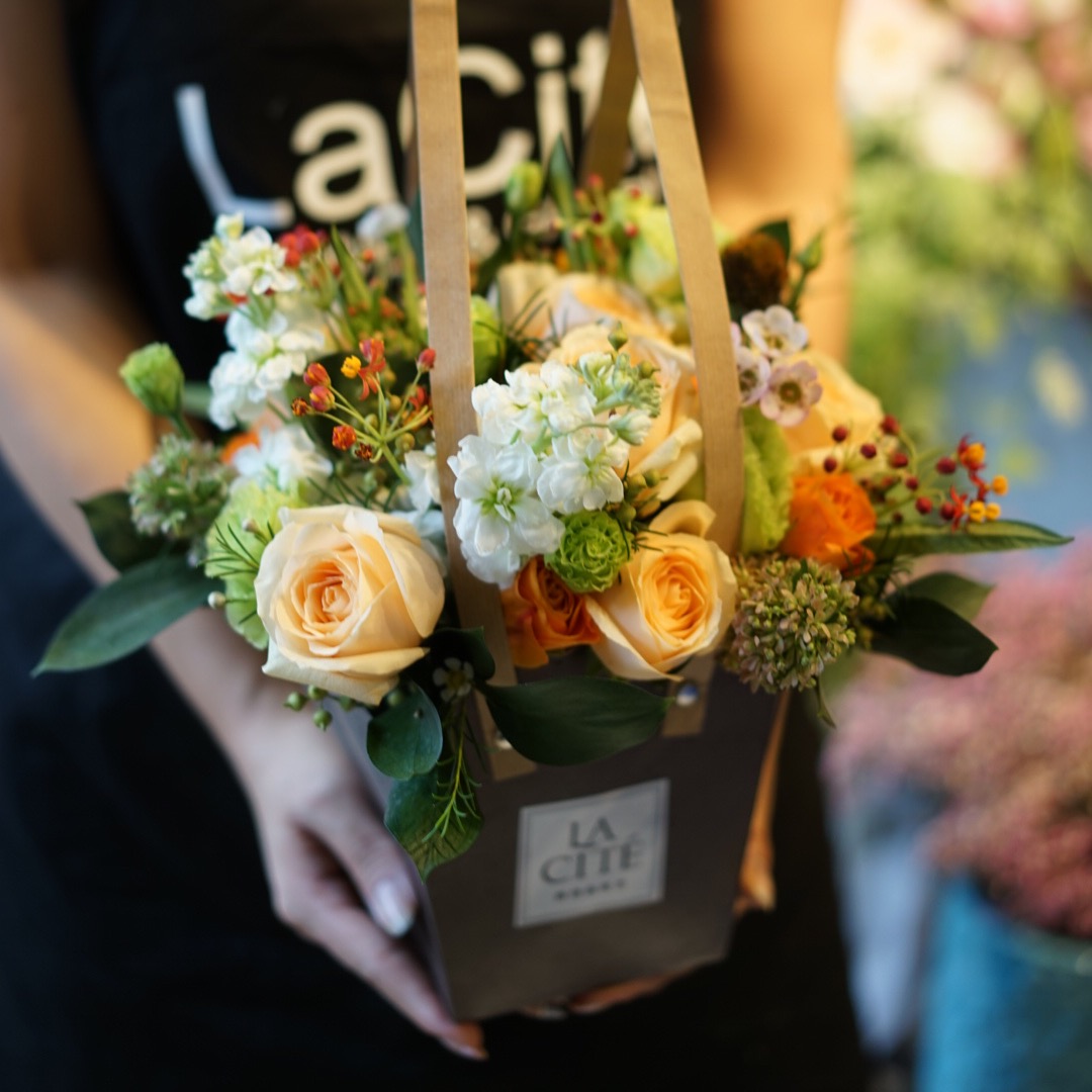Ile de la cite Beijing Same city flower express FlowerBox Popularity Best Sellers Send his girlfriend birthday gift Rose Mandarinin the Flower delivery/Flowers simulation/Plants gardening , Flower delivery(City) category - from Buy2taobao.com to provide professional Taobao agent buy service