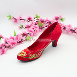 高跟7cm秀禾鞋时尚适合红色中式新娘，刺绣女结婚礼龙凤裙新娘