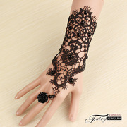 日韩版复古礼服配饰黑色，镂空花朵戒指一体链手袖，饰品女蕾丝宽手链