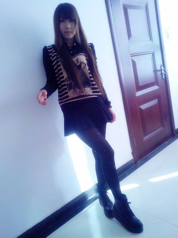 <em>网络</em>红人<em>美女</em>丝袜<em>照片</em>自拍+偷拍 500张 绝对养