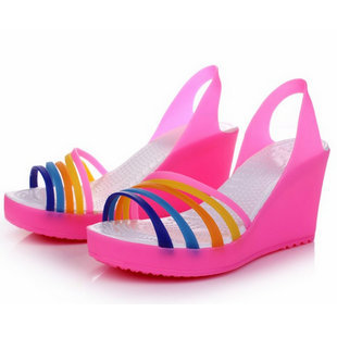 果冻鞋搭配_夏季凉鞋高跟鞋<em>女鞋洞洞</em>鞋糖果色