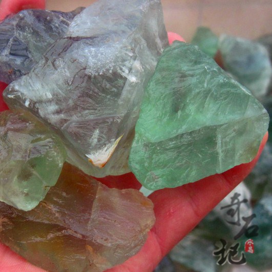 天然水晶原石 绿萤石 七彩萤石 籽料 雕料500克