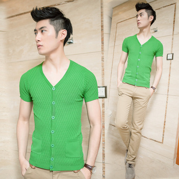 针织<em>开衫搭配</em>_春夏装韩版<em>男士</em>V领糖果绿黄蓝