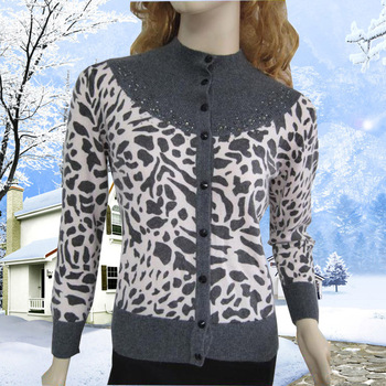 毛衣搭配_12新款<em>女式</em>时尚<em>开衫</em>百搭羊绒衫圆领