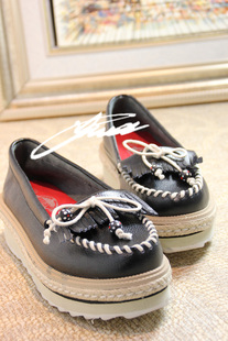 求一双宽板内增高女鞋,坡度不要太大的啊,本人