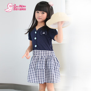 请问五年级学生合唱比赛,男女学生穿什么样的