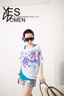 求,只对你有感觉mv 里面 hebe 穿的灰色衣服。