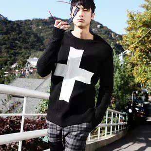 头牙齿在黑暗的地方会闪、后面也有一个<em>图案</em>是