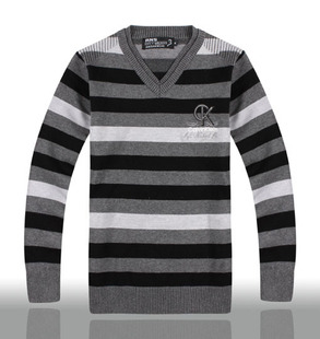 求购男士大领毛衣,就是里面可以配背心的那种