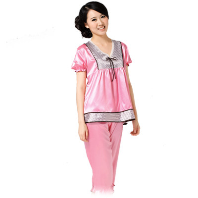 <em>夏季玫红色</em>短袖<em>睡衣</em> 蕾丝V领分体<em>两件套</em> 95%
