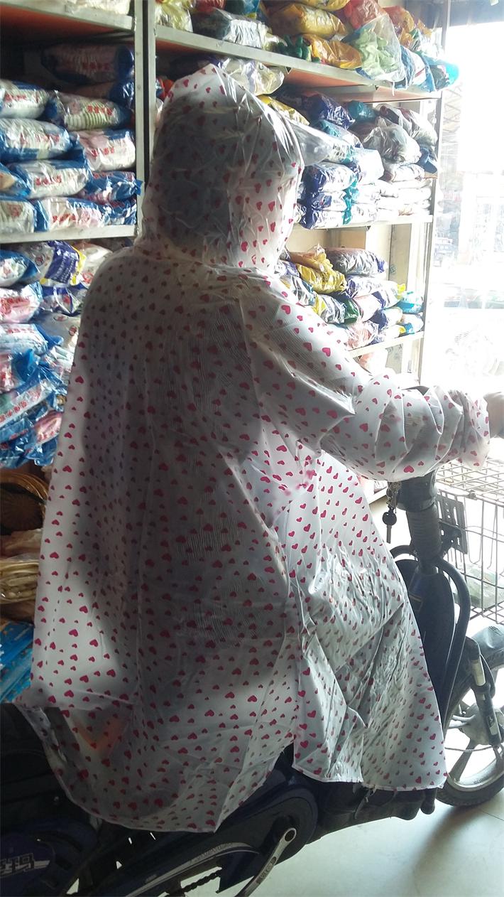 the republic of korea fashion transparent crystal lovely Shuiyu Dot ma'am Electric vehicle motorcycle Raincoat Poncho Sleeved free shipping