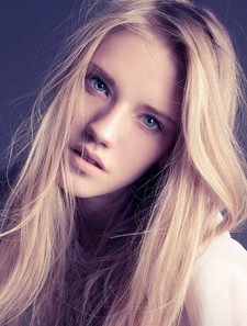 <em>天生</em>黄<em>头发</em>的氧气美女 - 顽兔