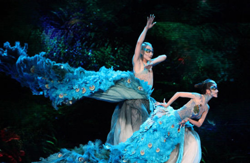 视频欣赏:《雀之恋》央视春晚杨丽萍孔雀舞惊艳全场 - 杨丽萍的主页 - 星店