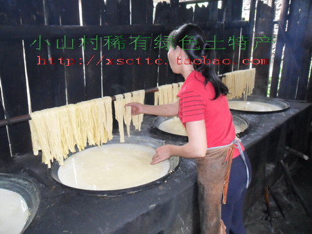 现在跟大家介绍下我们这边土特产纯手工豆腐皮