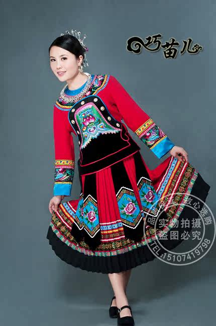 正宗苗族女传统刺绣<em>花</em>百褶裙民族<em>舞蹈</em>演出服装