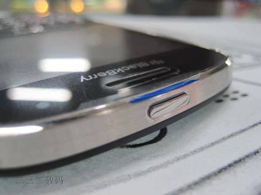 Мобильный телефон BlackBerry 9900 Мобильный телефон BlackBerry 9900