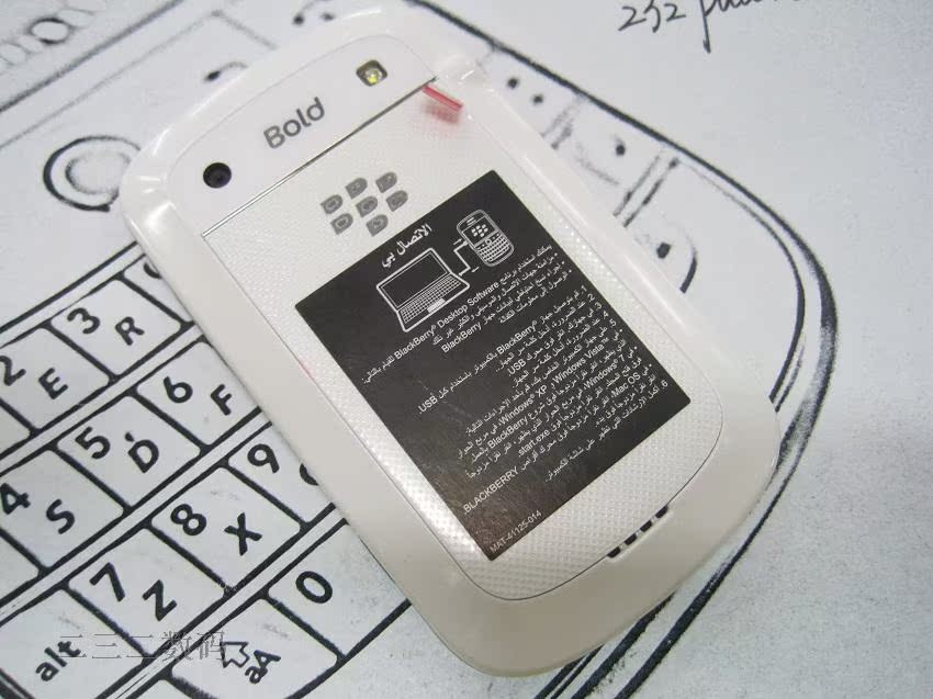 Мобильный телефон BlackBerry 9900 Мобильный телефон BlackBerry 9900