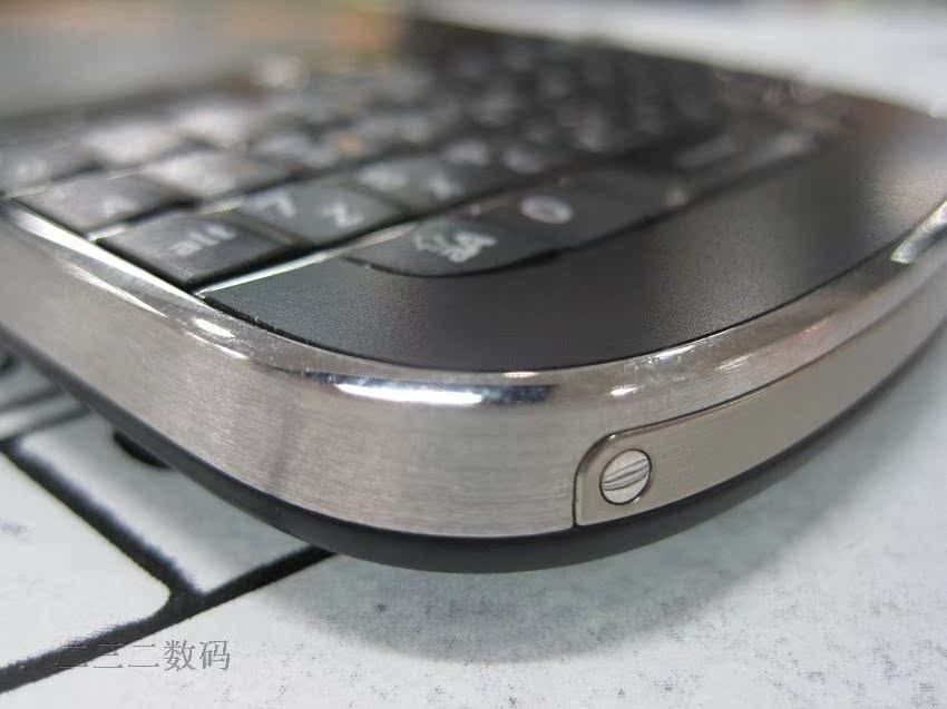 Мобильный телефон BlackBerry 9900 Мобильный телефон BlackBerry 9900